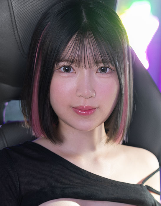 e-スポーツ全国ベスト8の美少女プロゲーマー 脱いだらまさかのチート級ロリGcup巨乳 AVモード突入デビュー 中山みずき